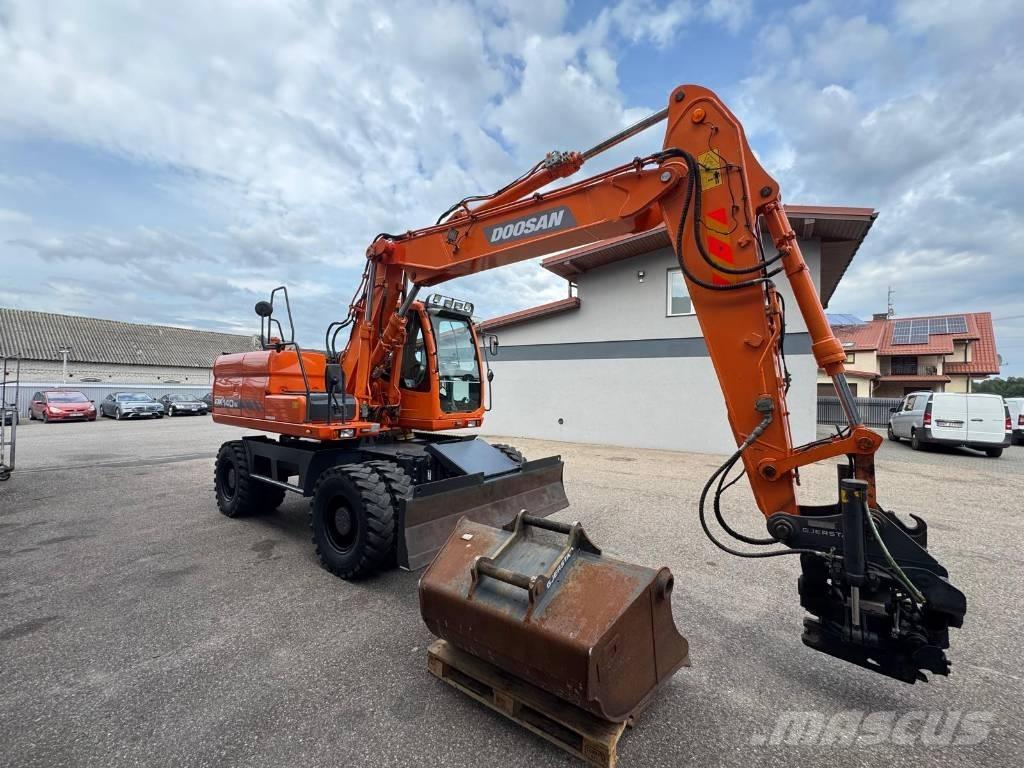 Doosan DX 140 W Bageri na kotačima