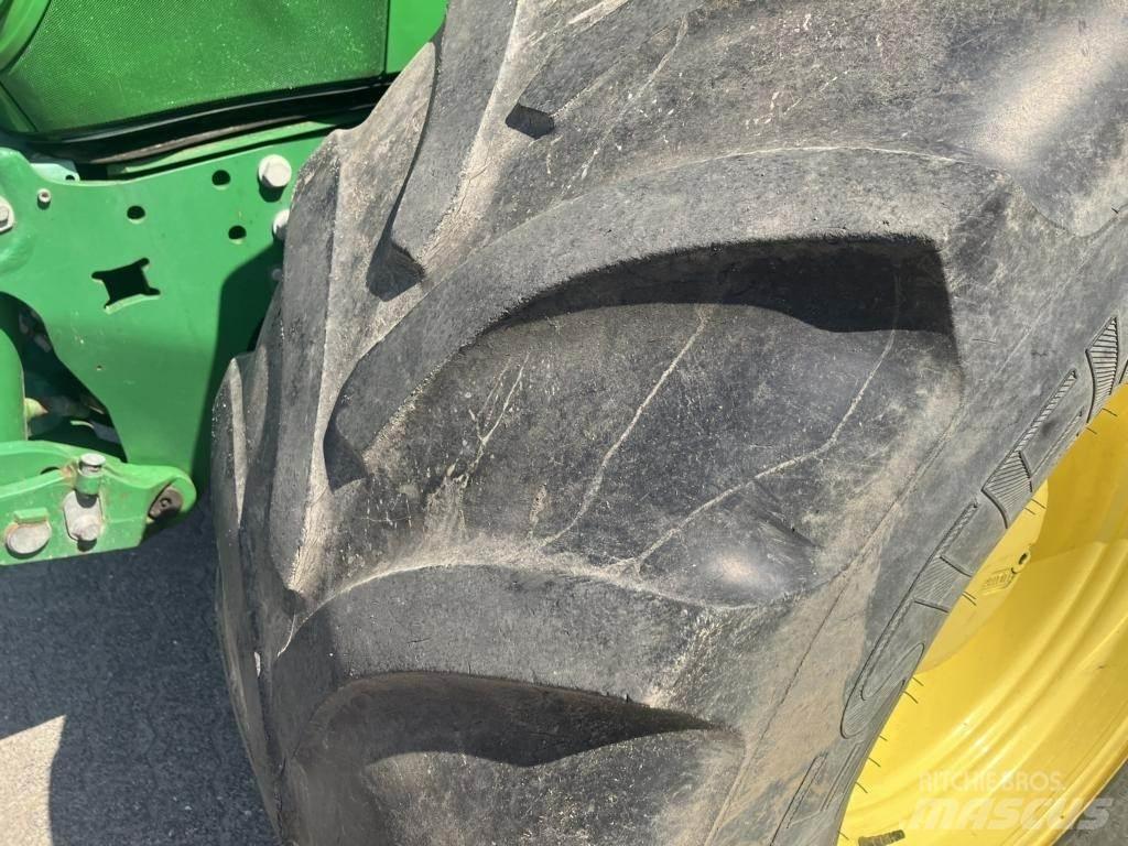 John Deere 6210R Traktori