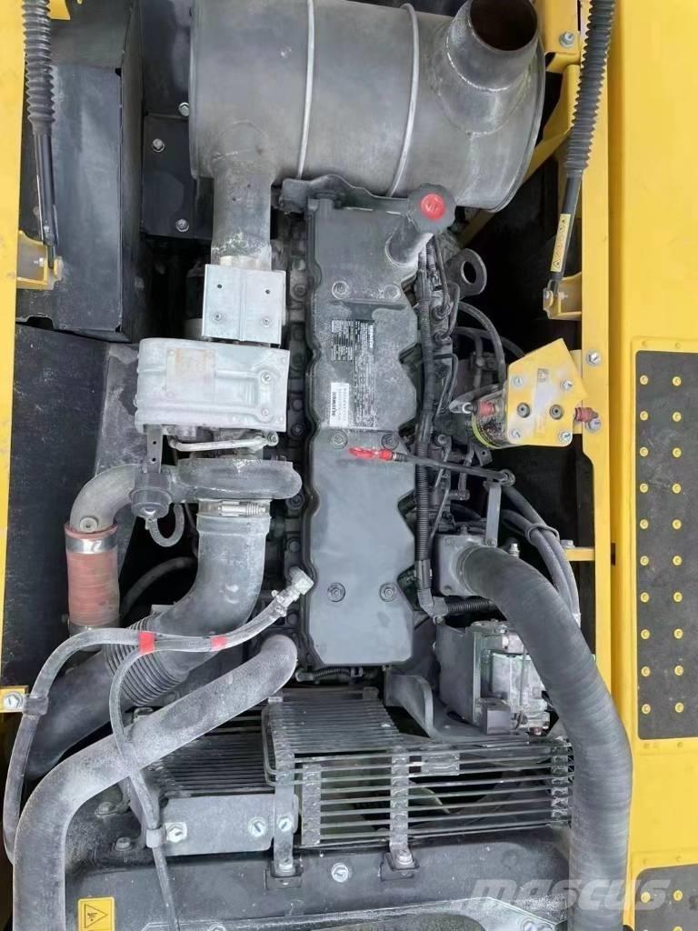 Komatsu PC220-8 Bageri gusjeničari