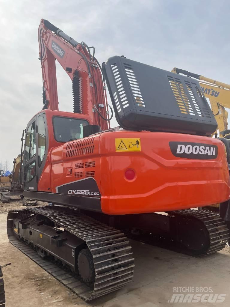 Doosan DX 225 Bageri gusjeničari