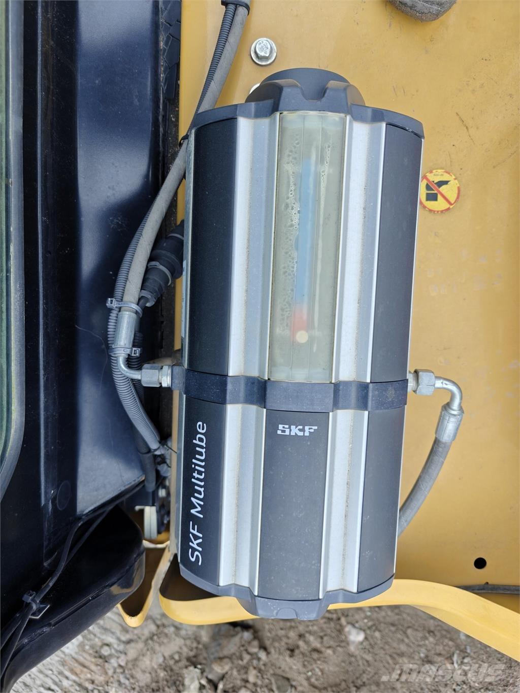 CAT 323 Bageri gusjeničari