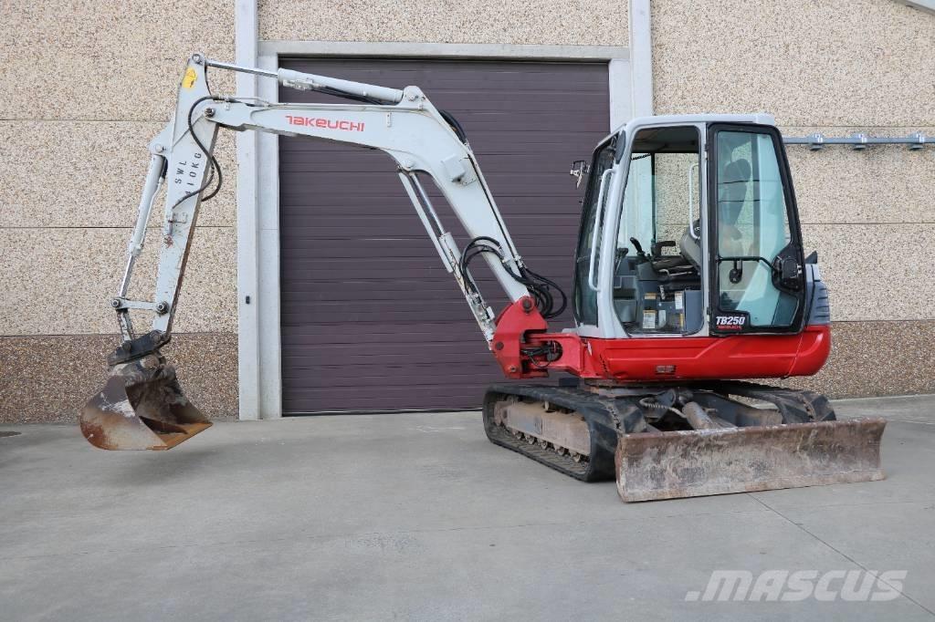 Takeuchi TB 250 Mini bageri <7t