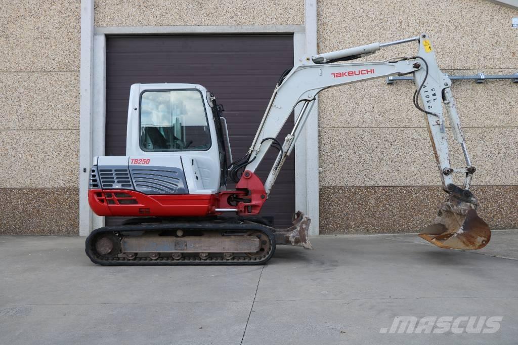 Takeuchi TB 250 Mini bageri <7t