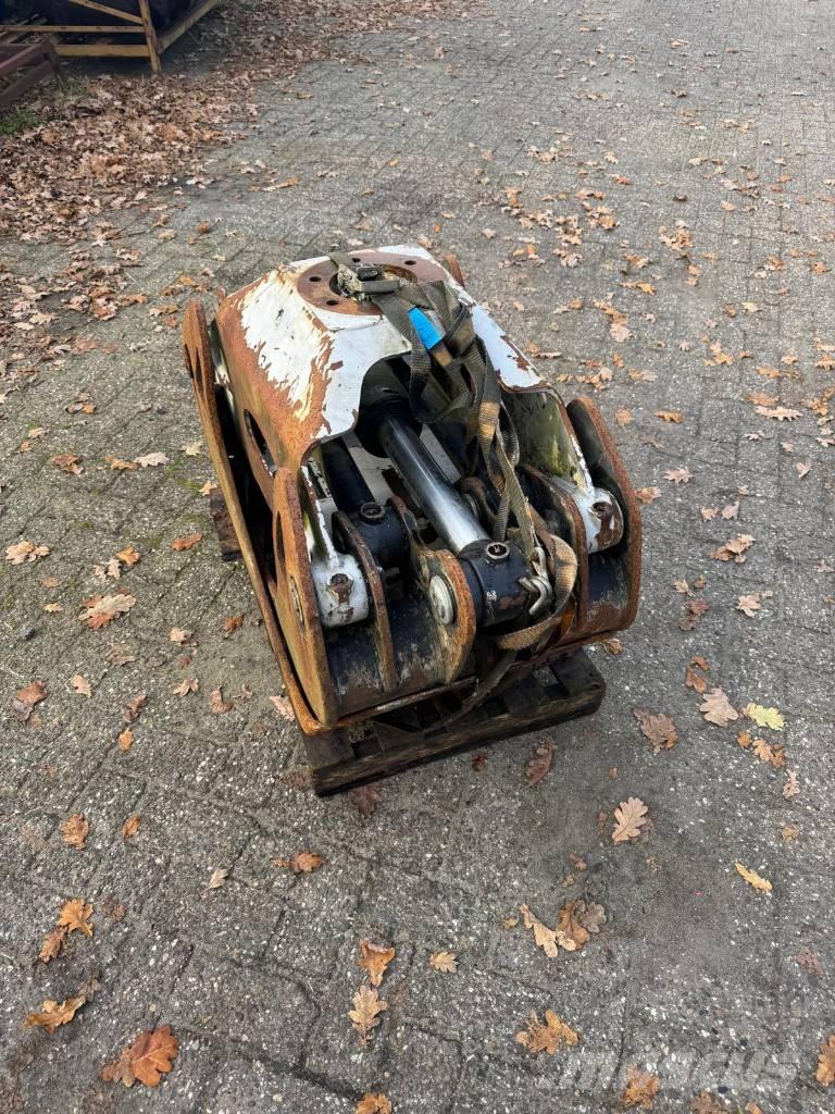 Komatsu G36 Grajferi