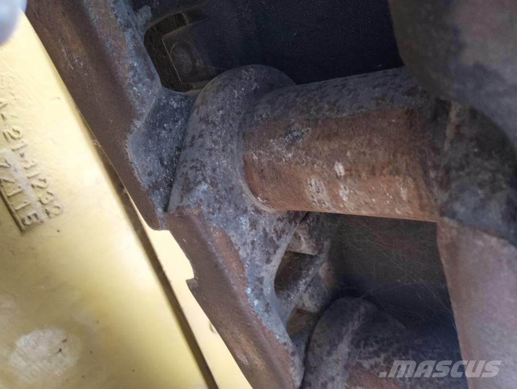 Komatsu D 155 A Buldožeri gusjeničari