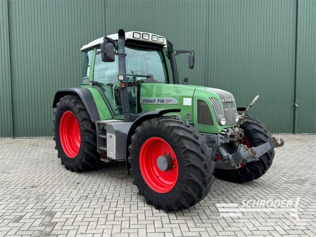 Fendt 712 VARIO Traktori