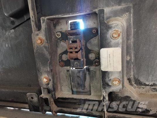 CAT TH 407 mask Kabine i unutrašnjost