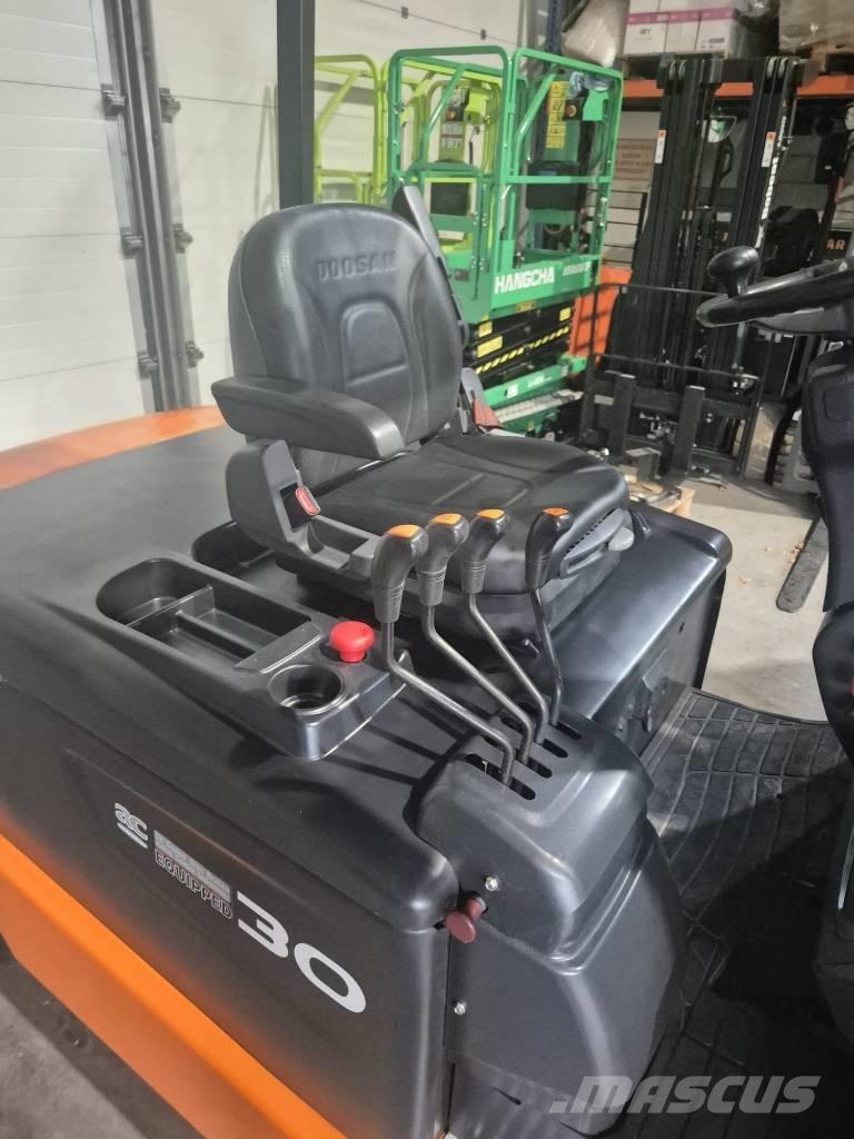 Doosan B 30 X-5 Električni viličari