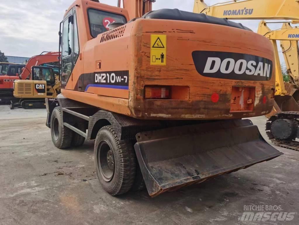 Doosan DH 210 W-7 Bageri na kotačima