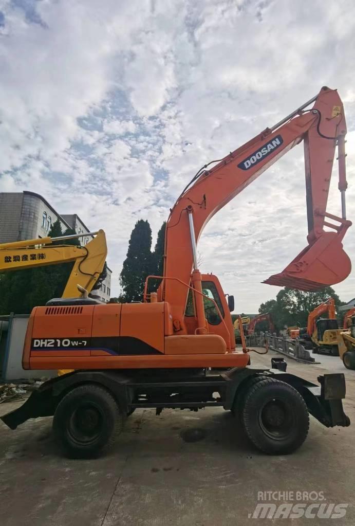Doosan DH 210 W-7 Bageri na kotačima