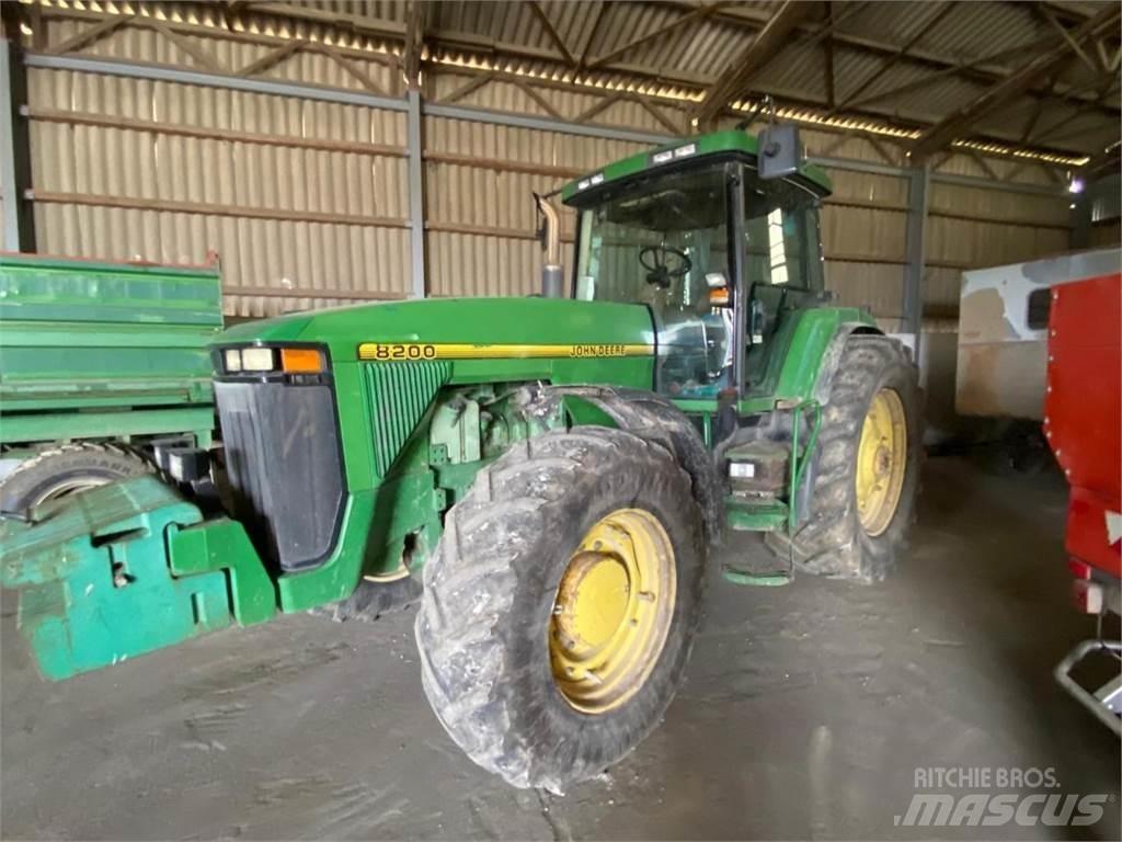 John Deere 8200 Traktori