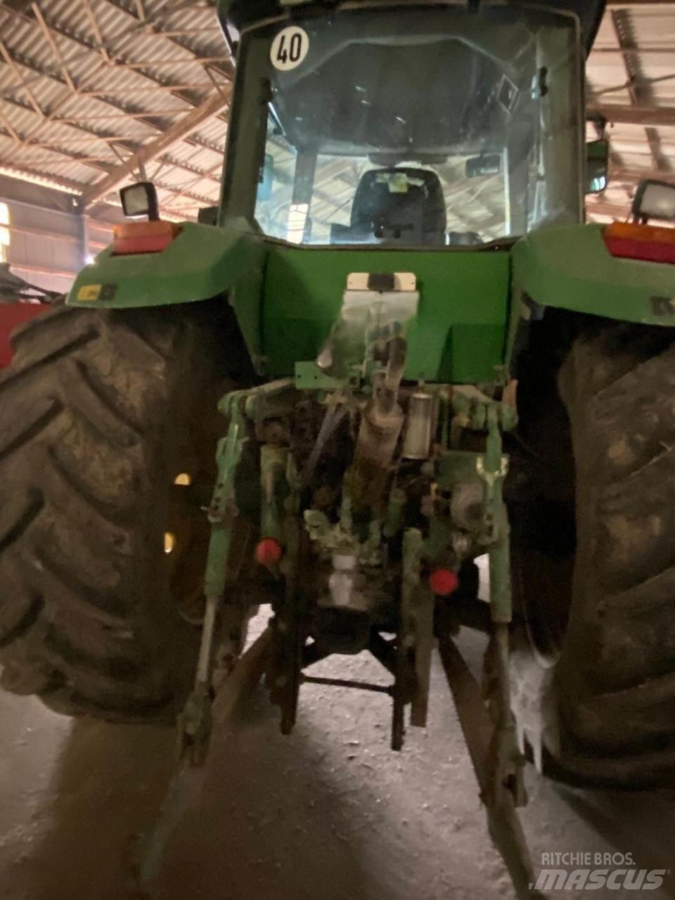 John Deere 8200 Traktori