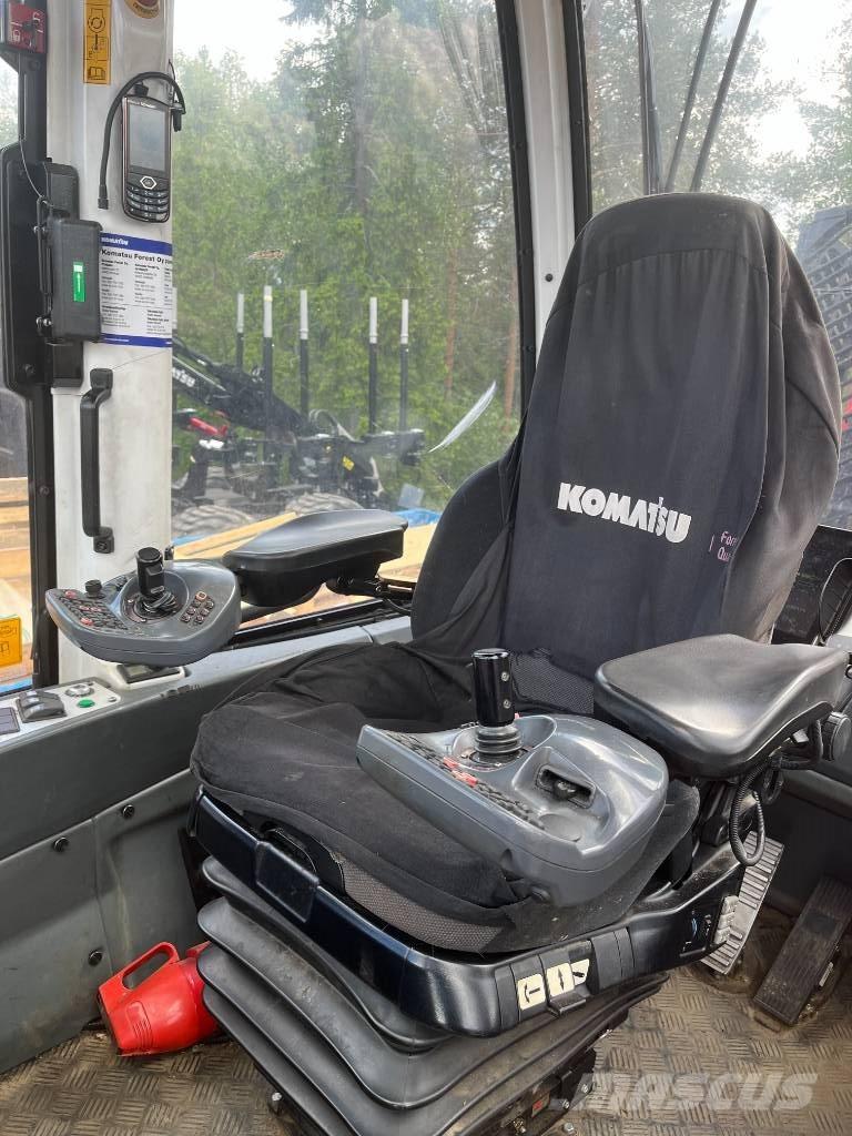 Komatsu 895 Forvarderi