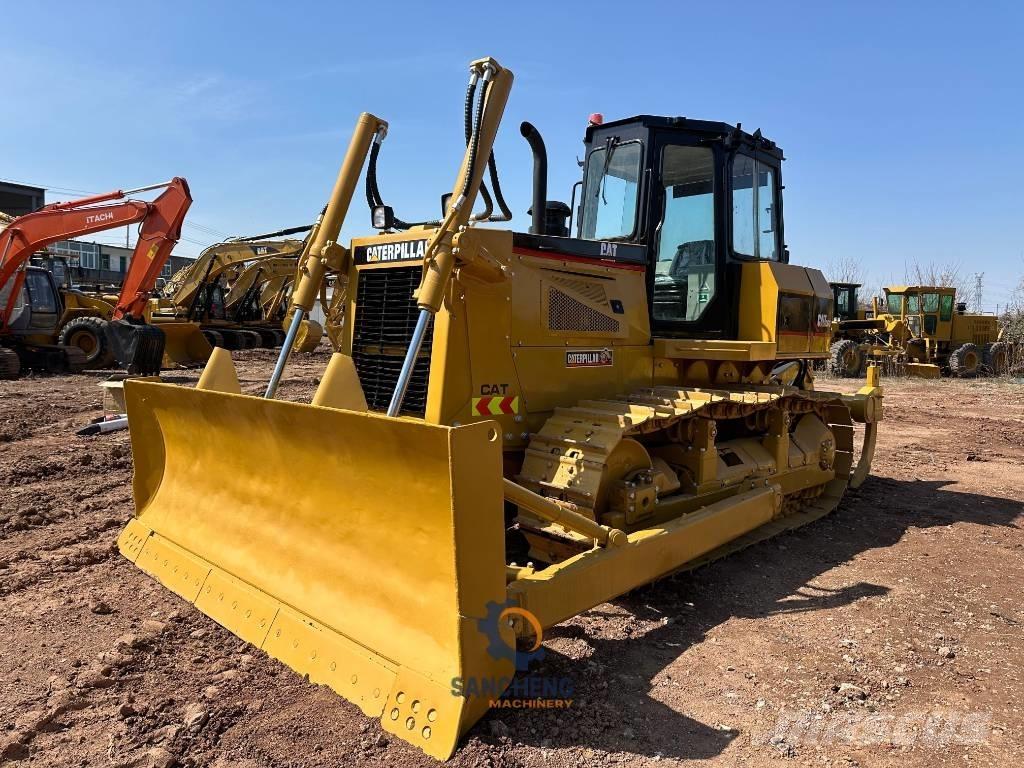 CAT D 6 G Buldožeri gusjeničari