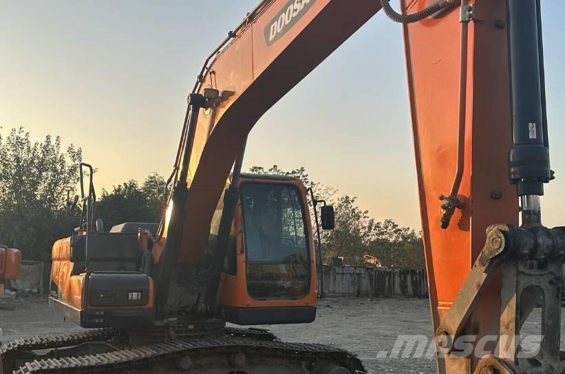 Doosan DX220 Bageri gusjeničari