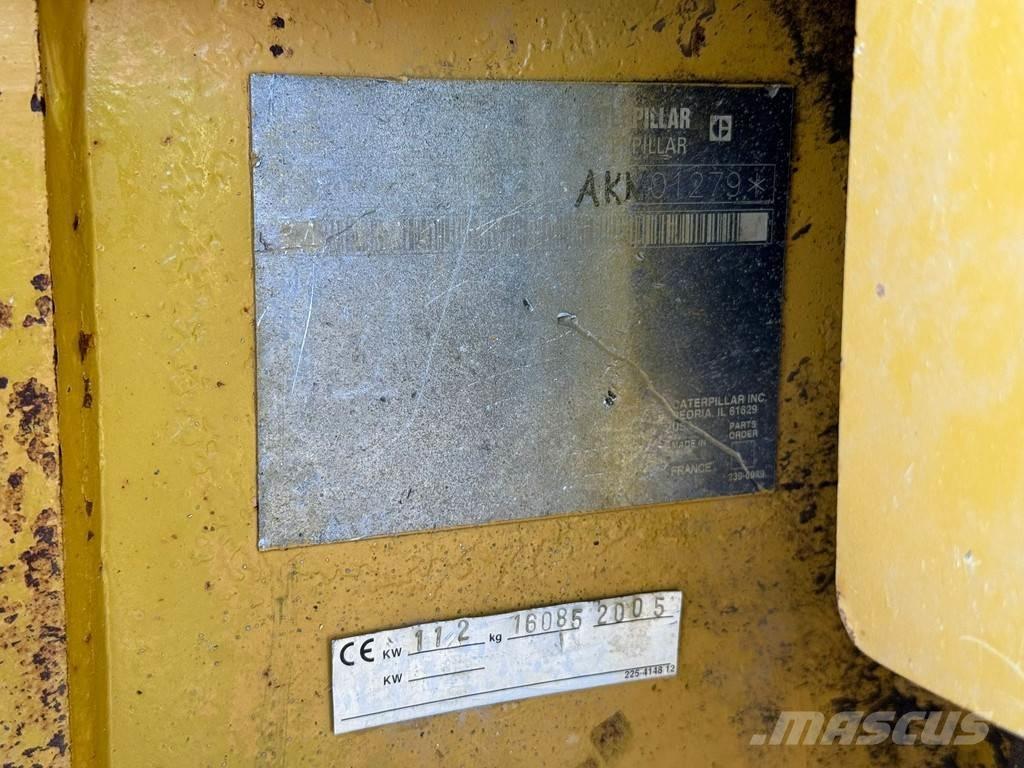 CAT D6N XL Buldožeri gusjeničari