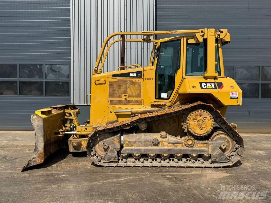 CAT D6N XL Buldožeri gusjeničari