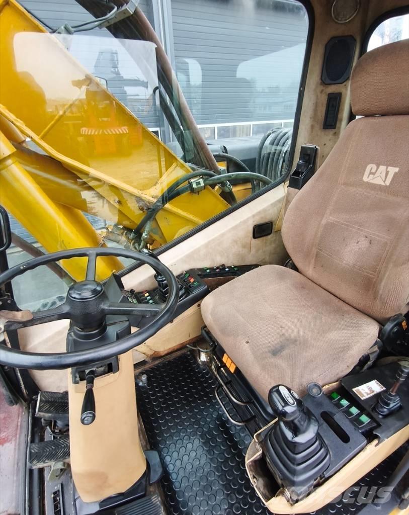 CAT M 315 Bageri na kotačima