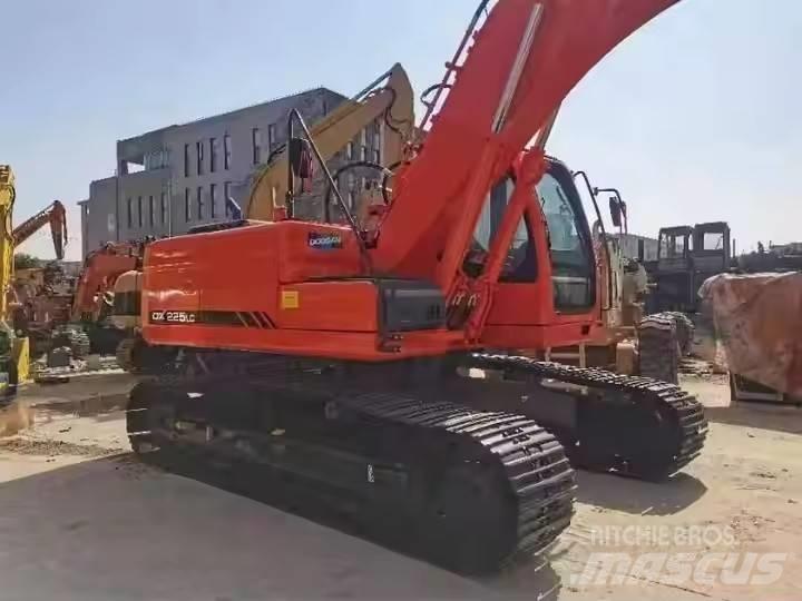 Doosan DX 225 LC Bageri gusjeničari