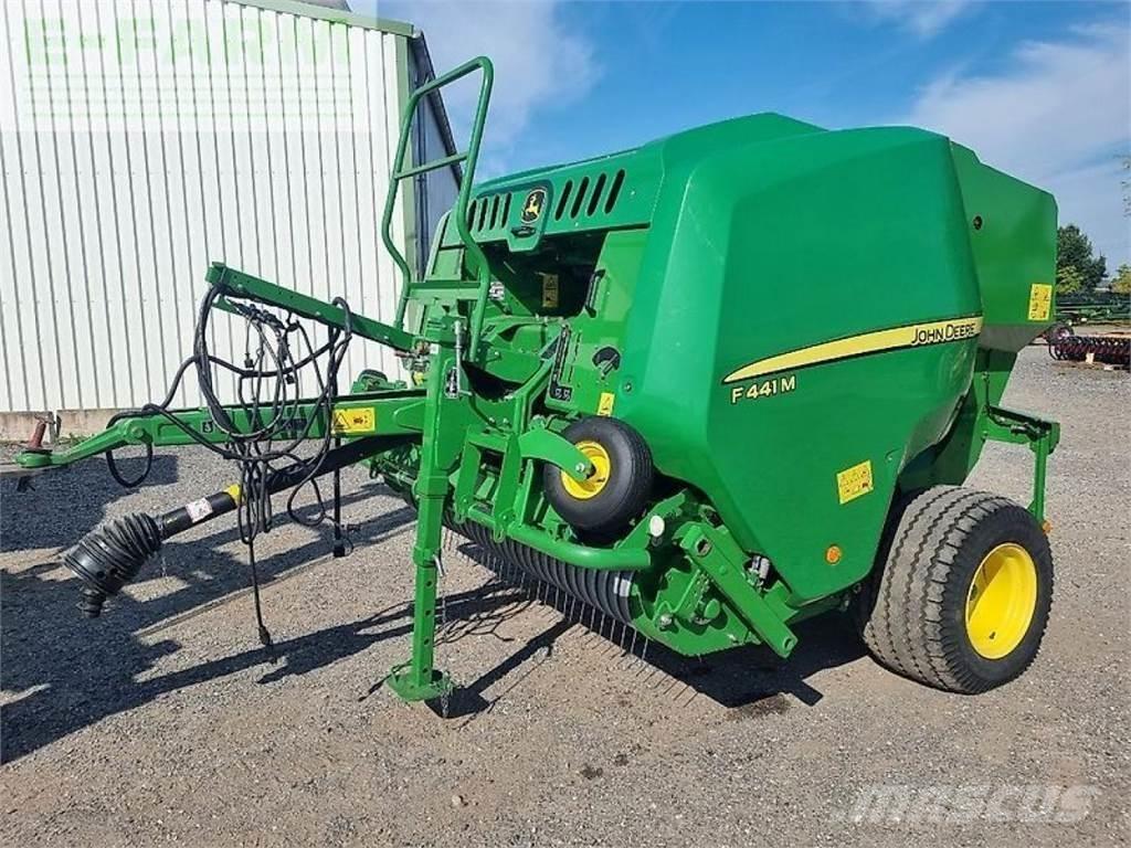 John Deere f441m Balirke za kockaste bale