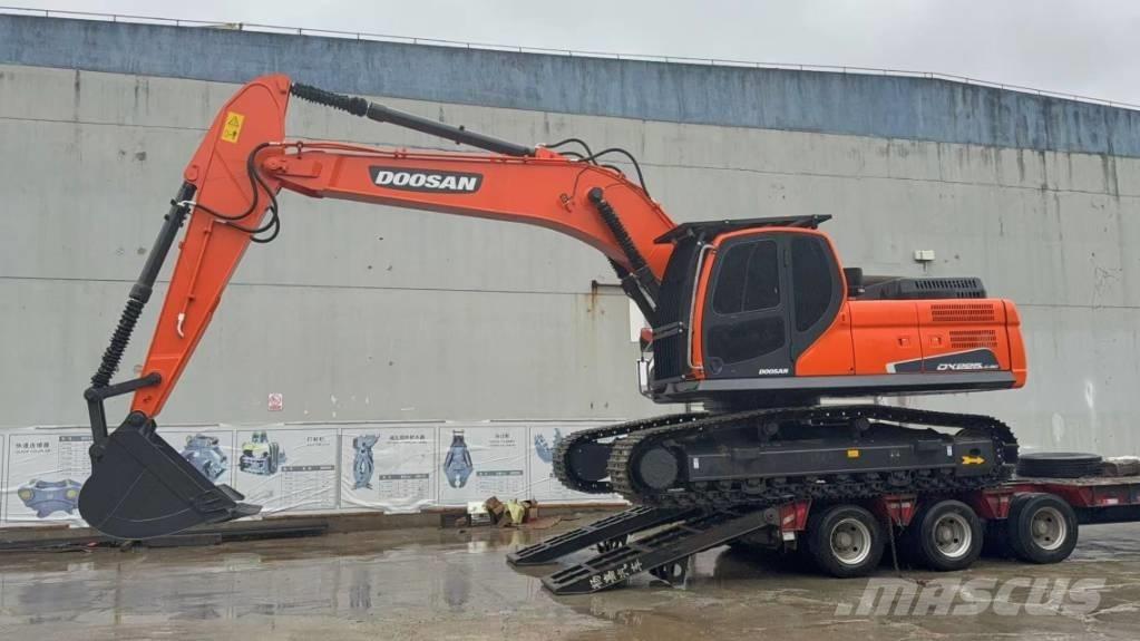 Doosan DX 225 LCA Bageri gusjeničari