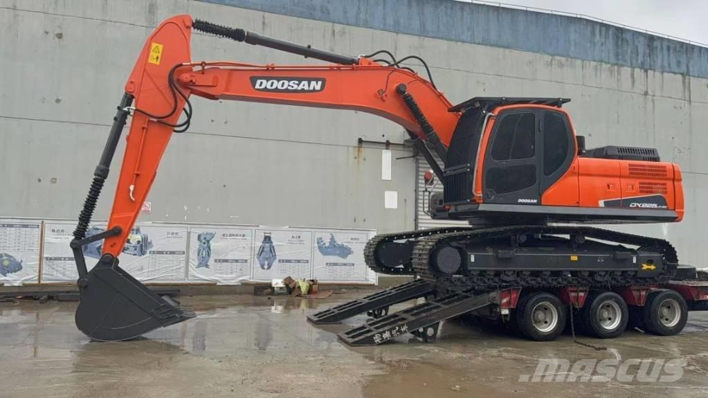 Doosan DX 225 LCA Bageri gusjeničari