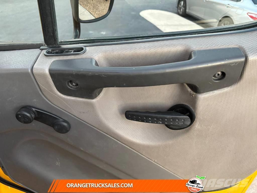 Freightliner M2 Kamioni sa otvorenim sandukom