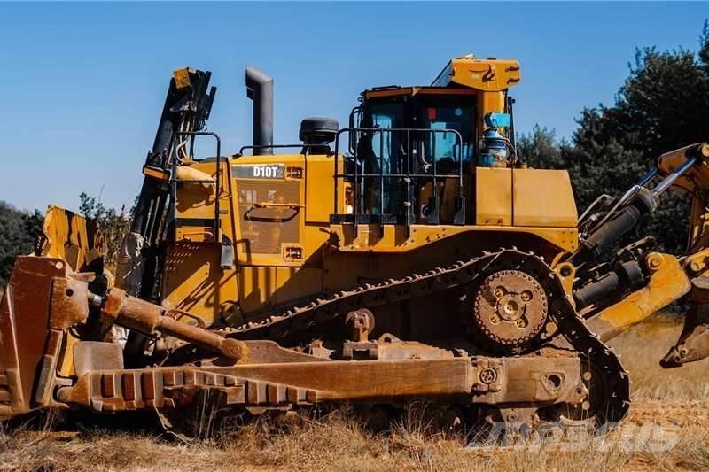 CAT D10T Buldožeri gusjeničari