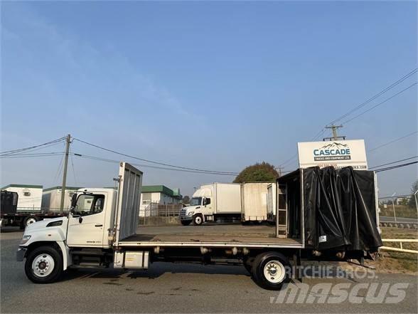 Hino 338 Kamioni sa ceradom