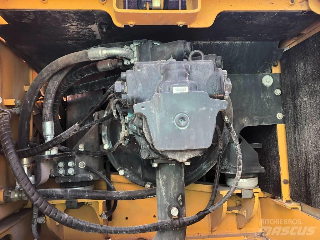 Komatsu 350 Bageri gusjeničari