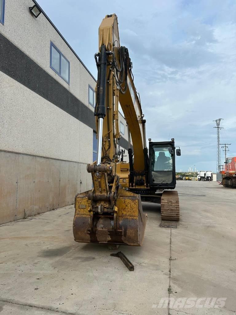 CAT 323 D LN Bageri gusjeničari