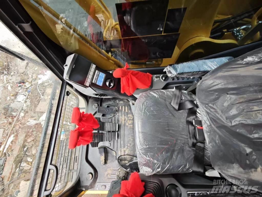 Komatsu PC 220-8 Bageri gusjeničari