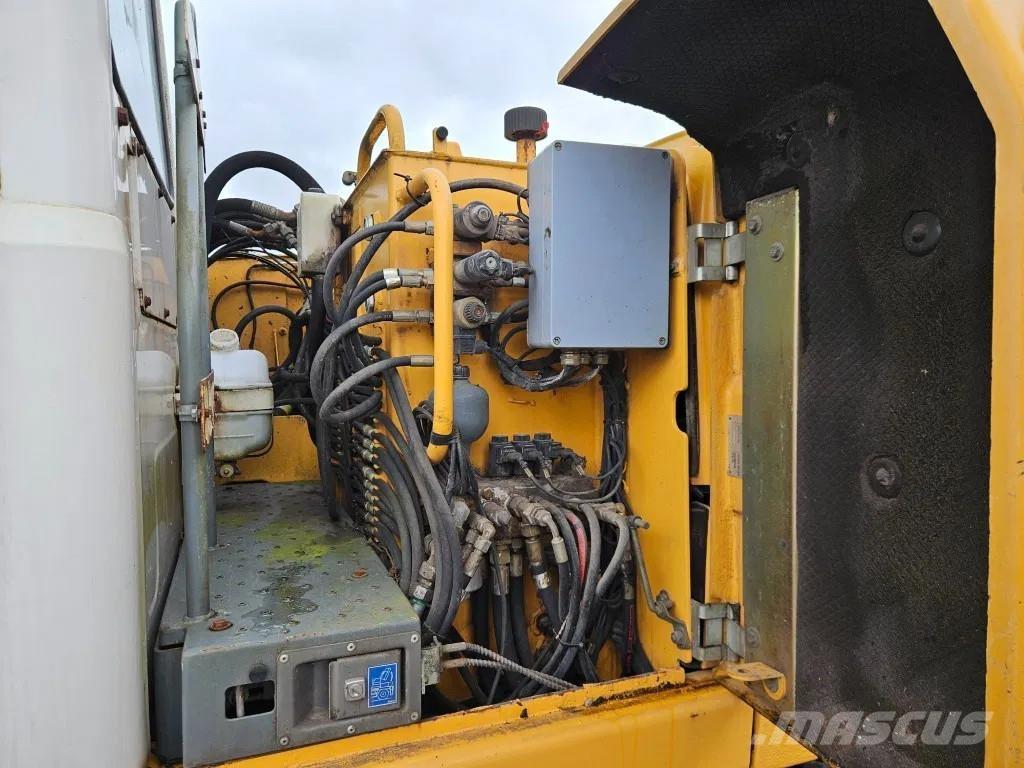 Liebherr A 314 Bageri na kotačima