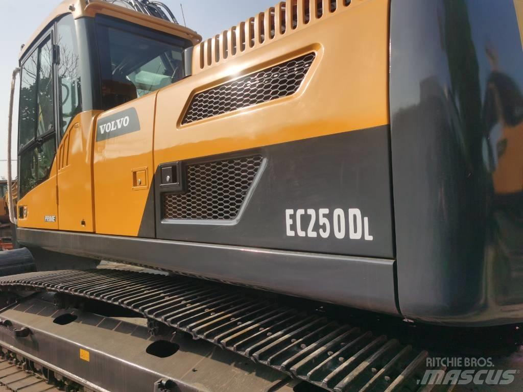 Volvo EC 250 D L Bageri gusjeničari