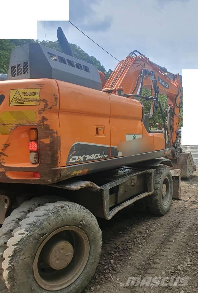 Doosan DX 140 W Bageri na kotačima