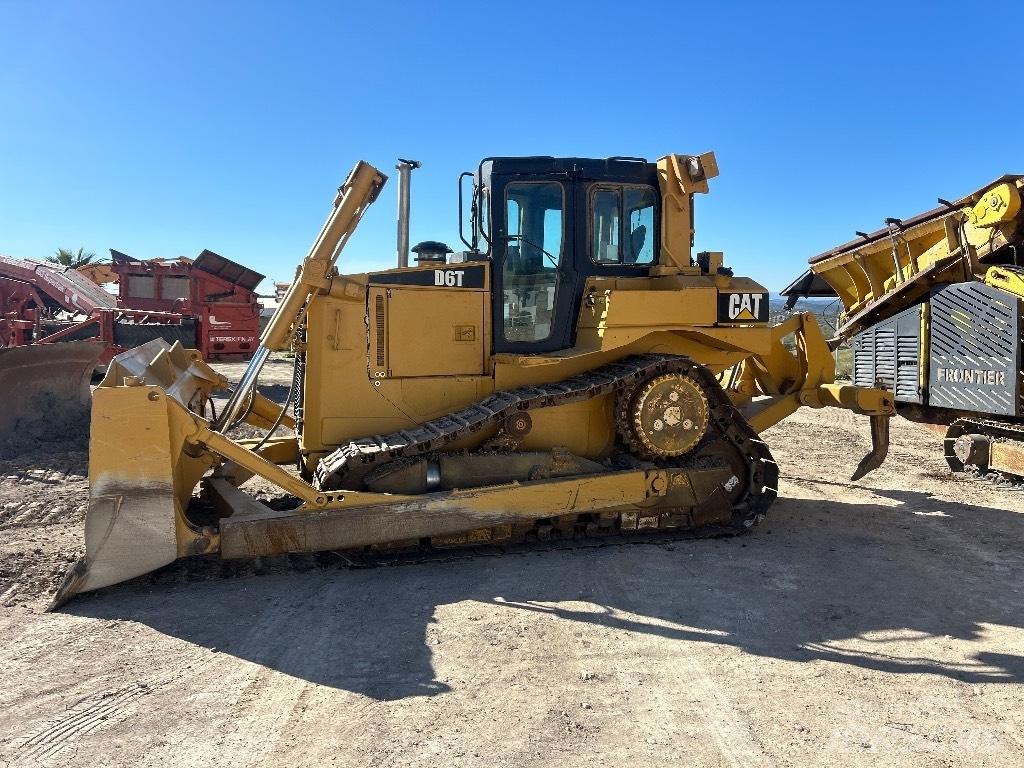 CAT D 6 T XL Buldožeri gusjeničari