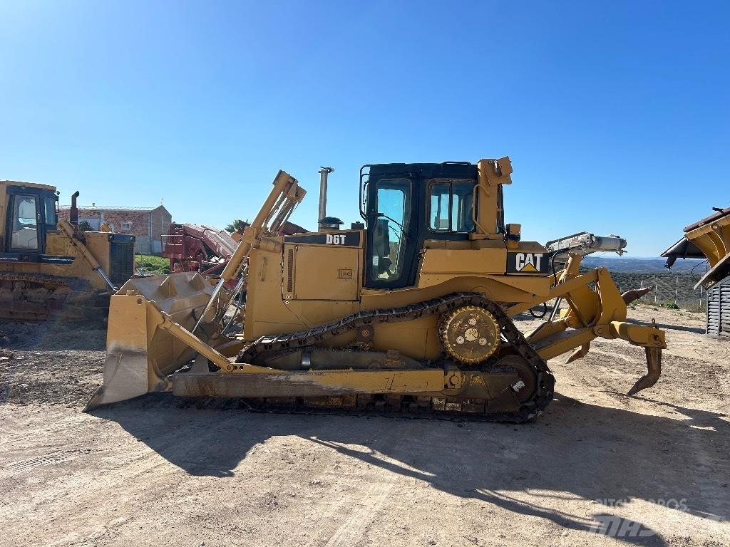 CAT D 6 T XL Buldožeri gusjeničari