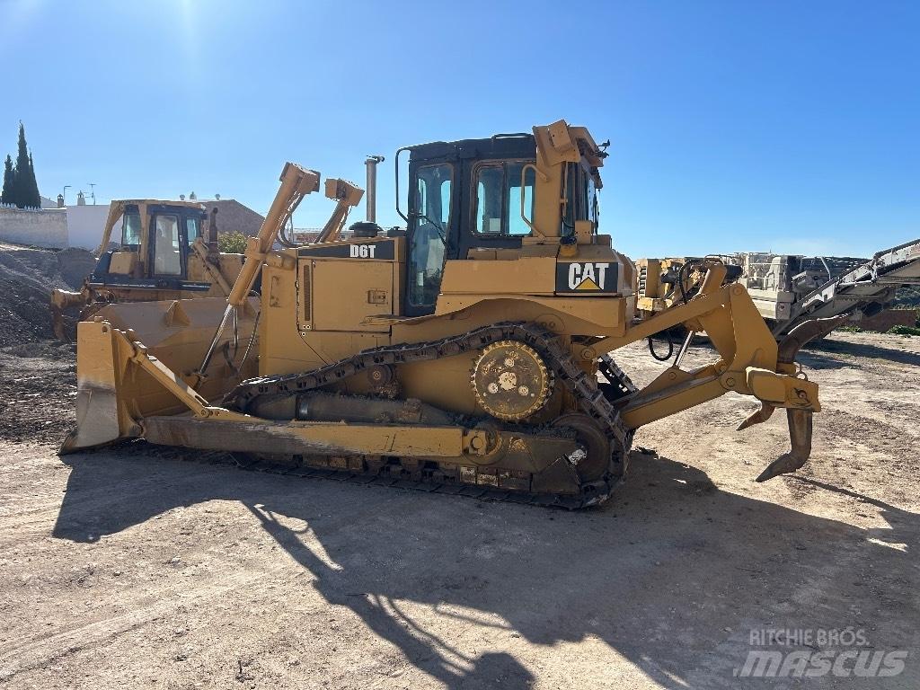 CAT D 6 T XL Buldožeri gusjeničari