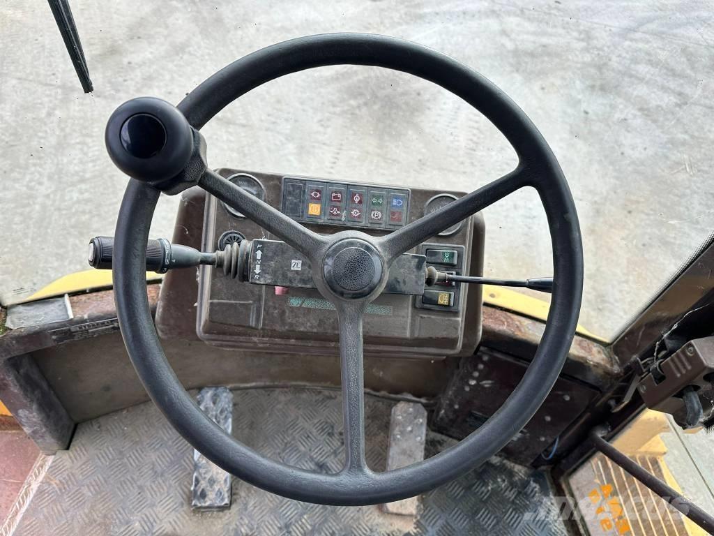 Hydrema 910 Zglobni demperi