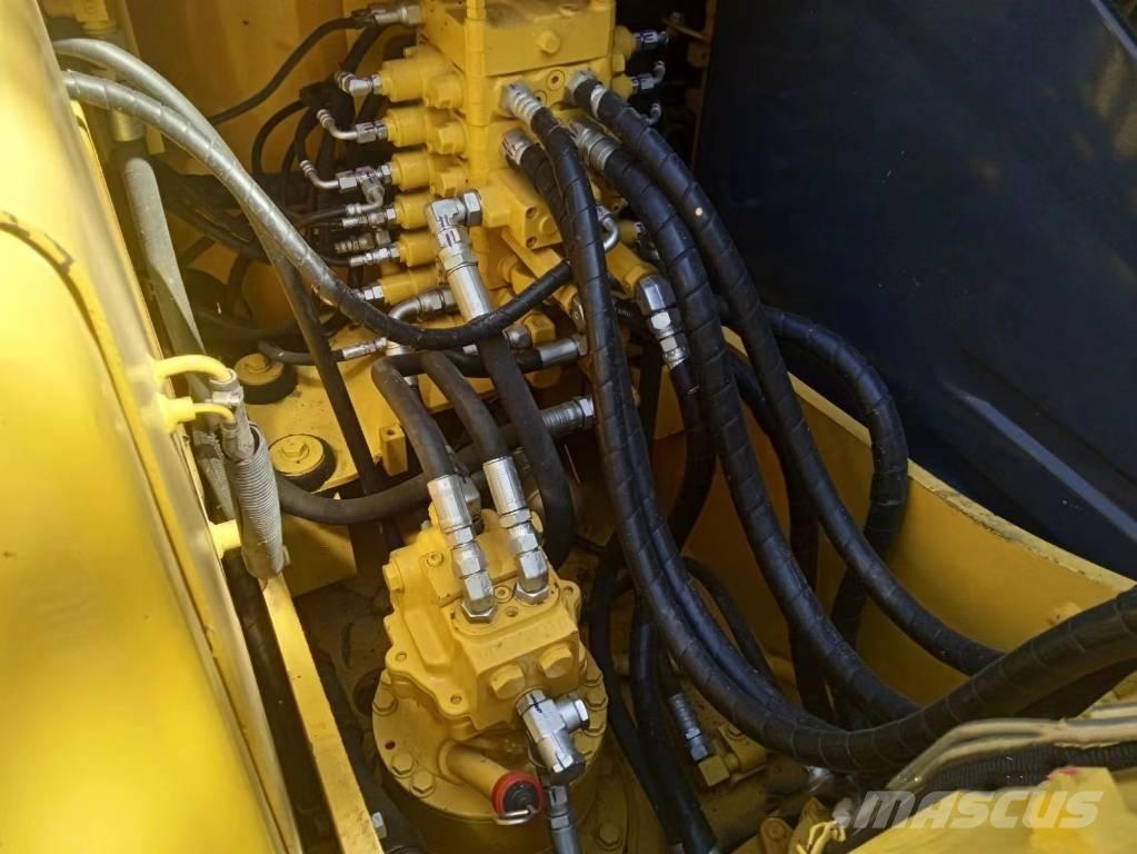 Komatsu PC130-7 Bageri gusjeničari