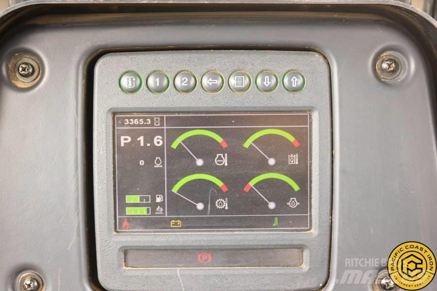 DEERE 750K XLT Buldožeri gusjeničari