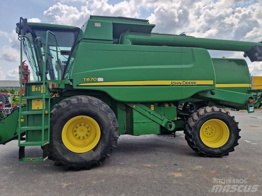 John Deere T670 Kombajni