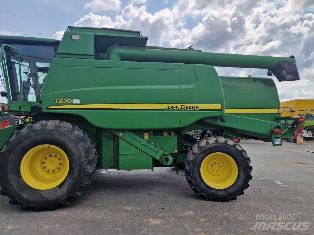 John Deere T670 Kombajni
