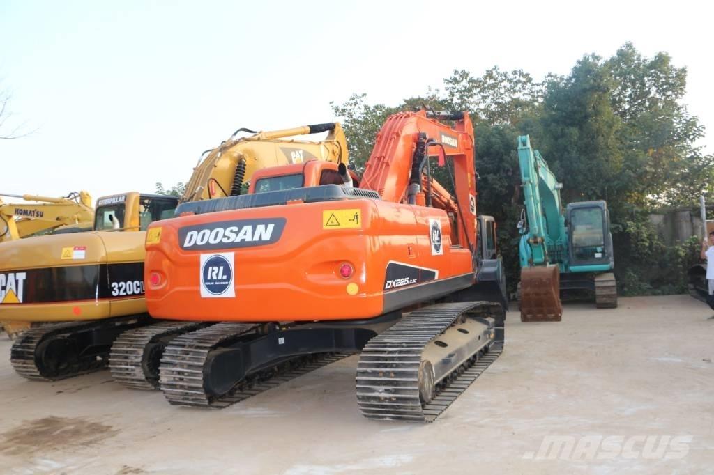 Doosan dx225 Bageri gusjeničari