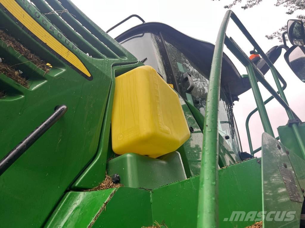 John Deere 8300 Strojevi za krmu na vlastiti pogon