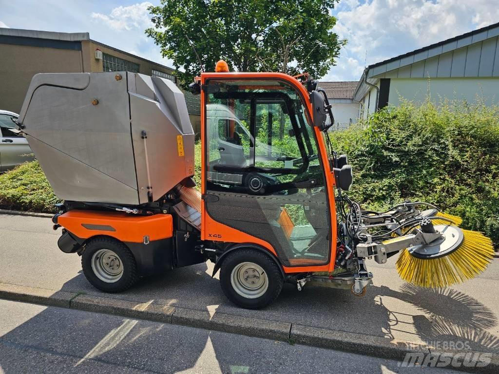 Holder X45 Strojevi za metenje