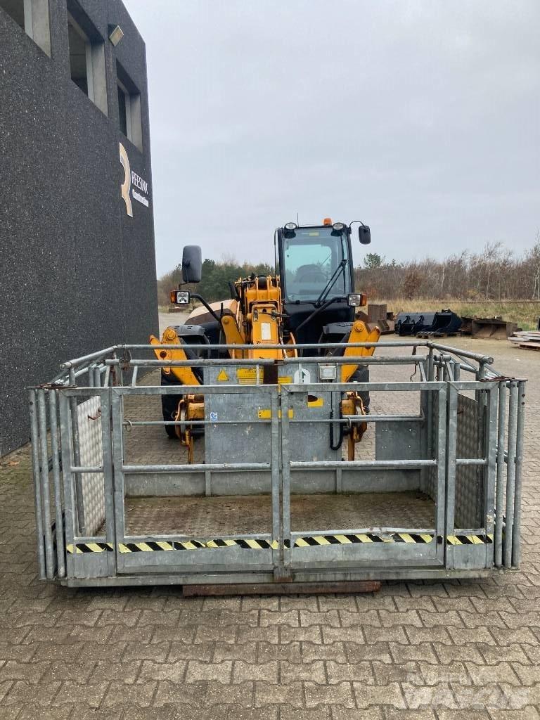 JCB 540-140 Teleskopski viličari