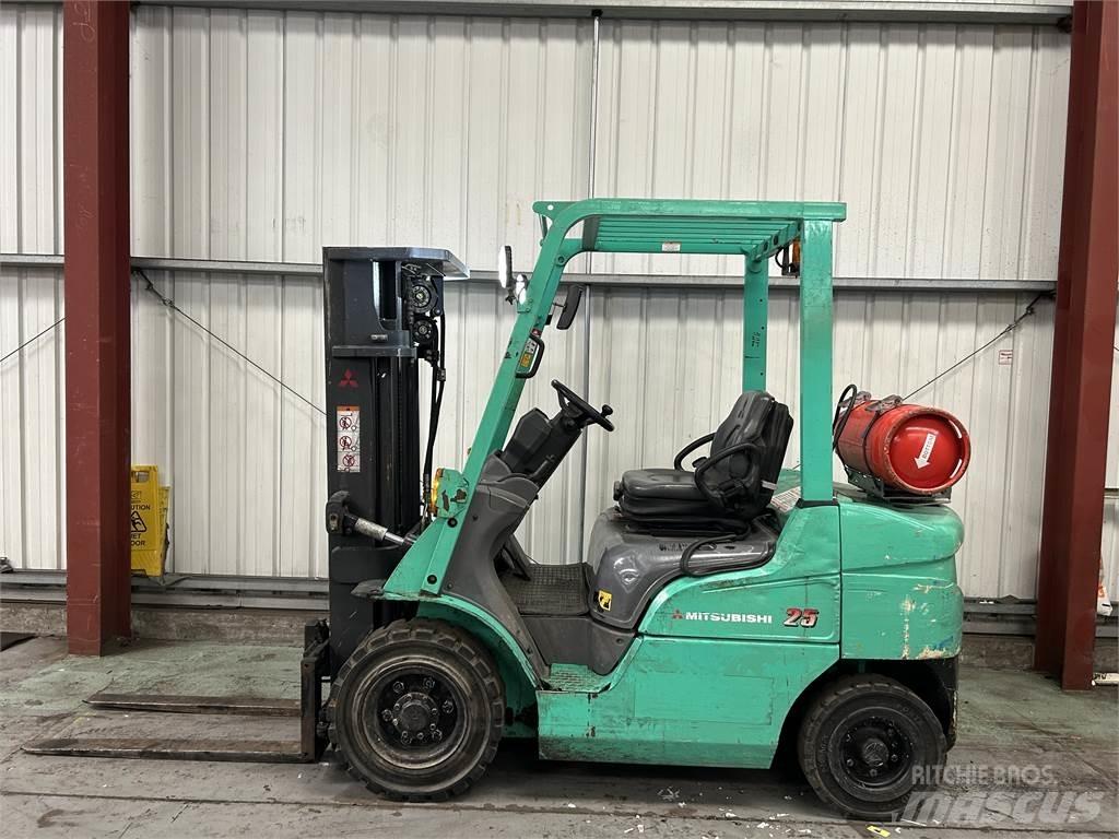 Mitsubishi FG25NT Plinski viličari