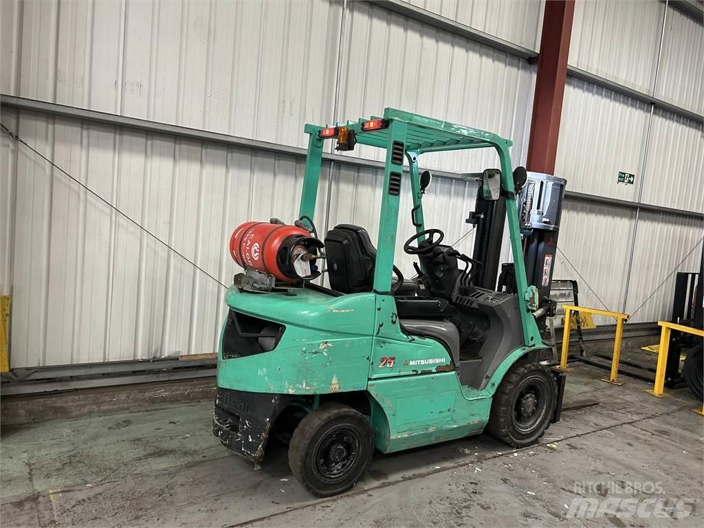 Mitsubishi FG25NT Plinski viličari