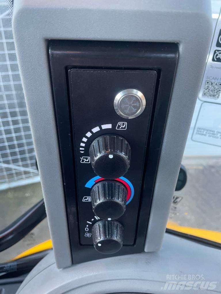 JCB 4CX Pro Utovarni rovokopači